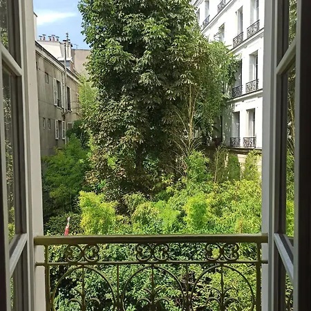 Guest house D'hotes Calmes Sur Jardin Batignolles *