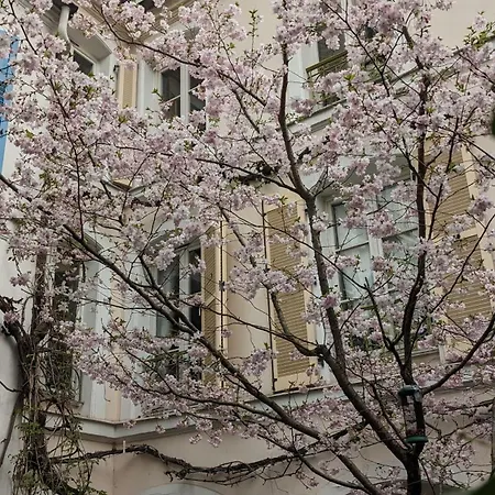 D'hotes Calmes Sur Jardin Batignolles Guest house