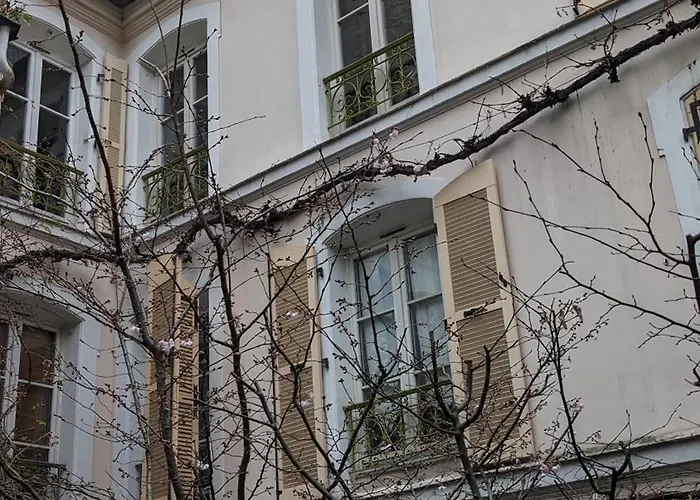 D'hotes Calmes Sur Jardin Batignolles 4*