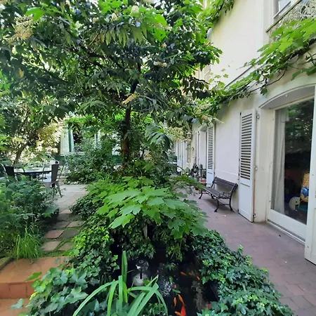 D'hôtes Calmes Sur Jardin Batignolles 4*