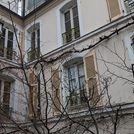 D'hôtes Calmes Sur Jardin Batignolles 4*